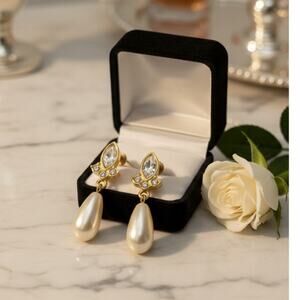 Gold Tone Pearl Teardrop Dangle Earrings Rhinestone 1.25"